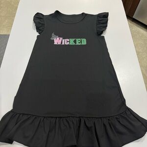 Black Ruffle Sleeve Night Gown “Wicked' Print  Girls Size 8. New without tag.
